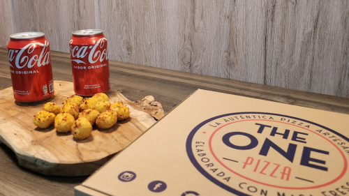 Medium pizza up to 4 ingredients + 2 soda 33cl + supplement (choose potatoes, onion rings, chicken pops or chicken nuggets).