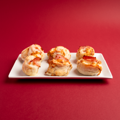 Dallas Roll jamón y queso (6u) Masa fresca con queso 100% mozarella, con bacon crispy y nuestra salsa especial BBQ