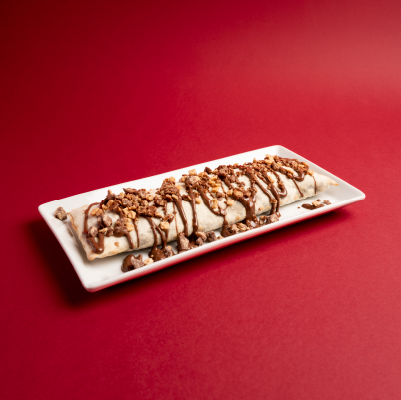 Rolling Kit Kat Increíble!!! Enrollado de masa de pizza relleno con kit kat, combinalo con tus toppings favoritos.